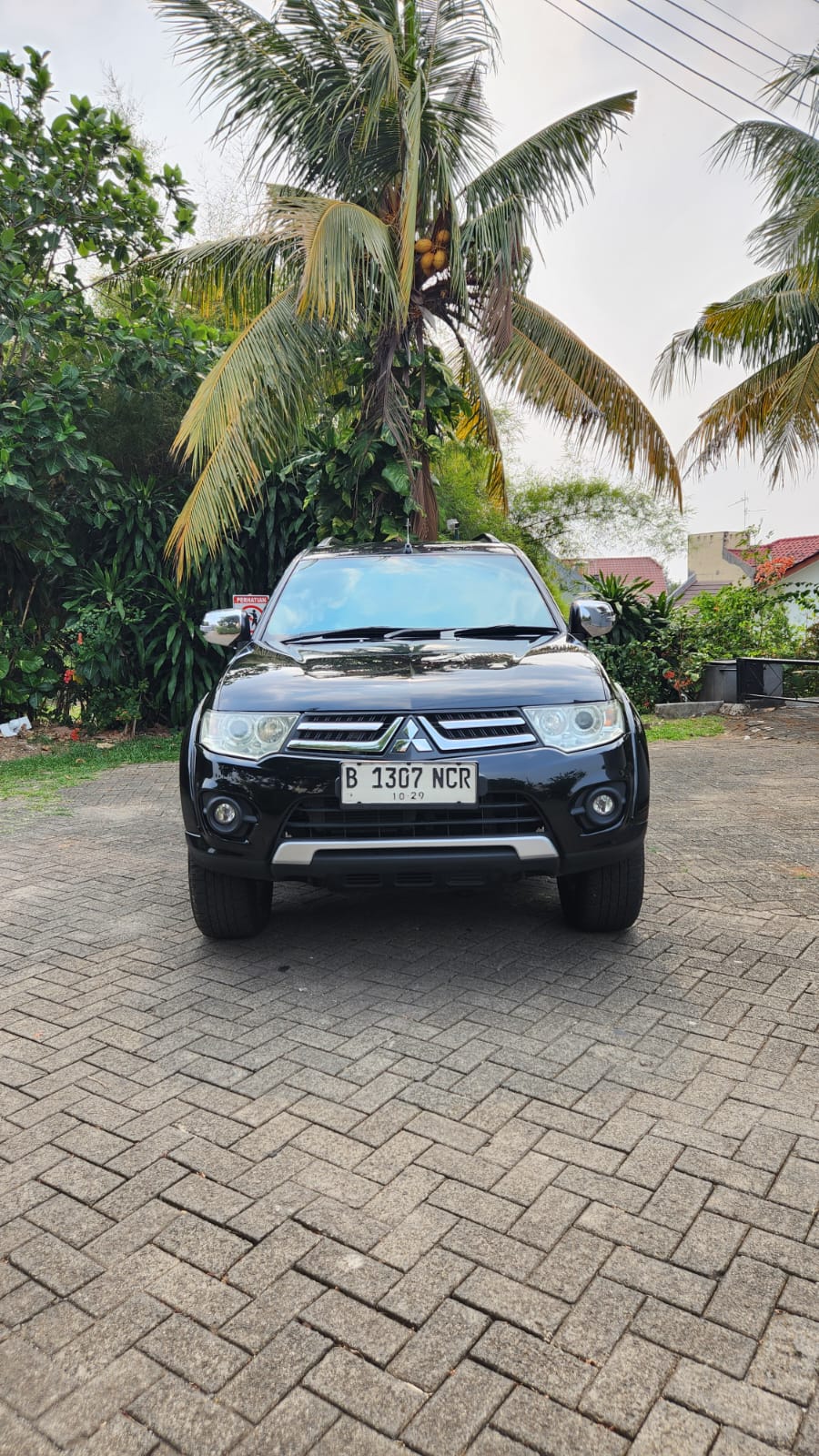 Mitsubishi Pajero Sport Exceed 4x2 2.5 AT Hitam