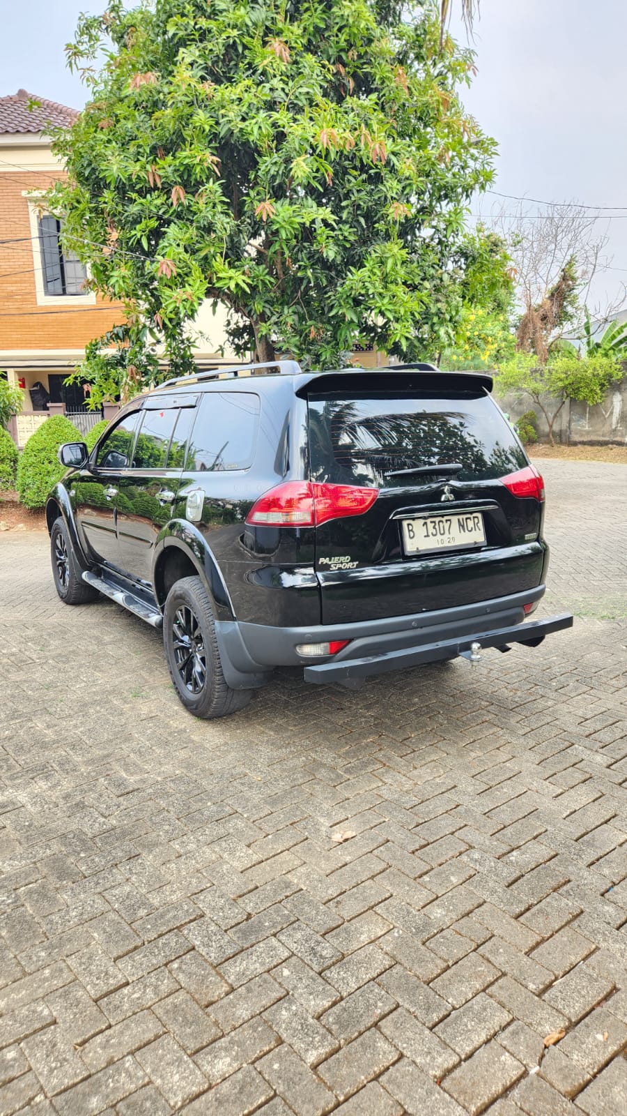 Galeri Mitsubishi Pajero Sport Exceed 4x2 2.5 AT Hitam 14