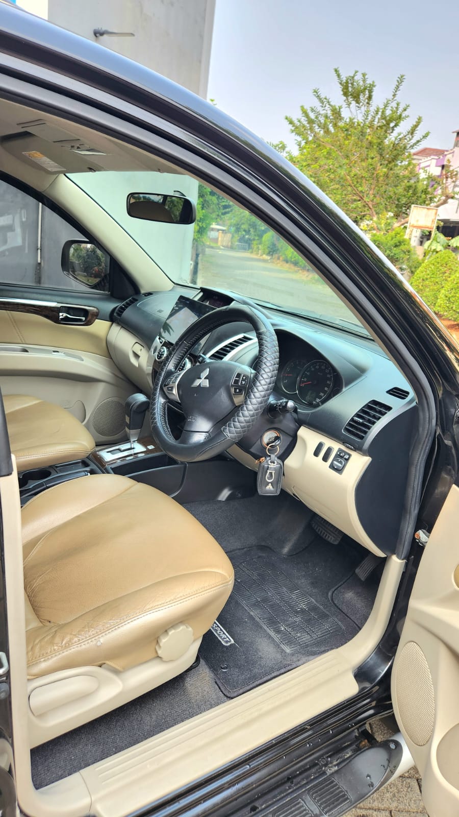 Galeri Mitsubishi Pajero Sport Exceed 4x2 2.5 AT Hitam 6
