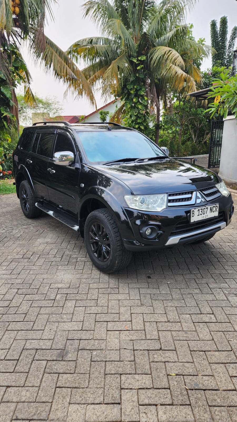 Galeri Mitsubishi Pajero Sport Exceed 4x2 2.5 AT Hitam 19