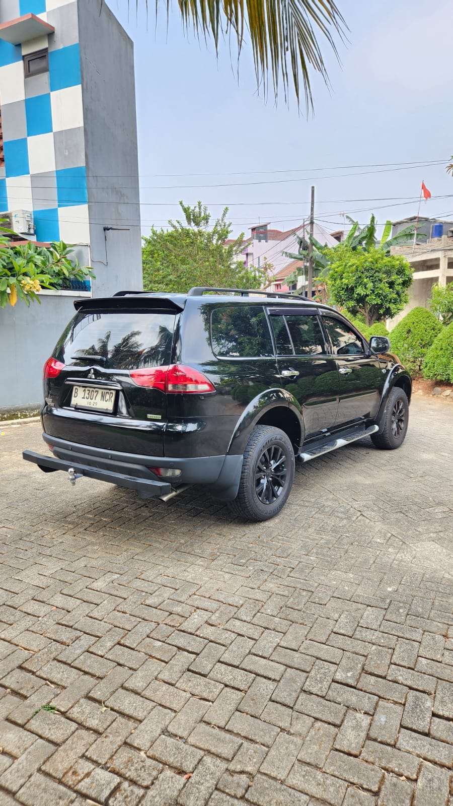 Galeri Mitsubishi Pajero Sport Exceed 4x2 2.5 AT Hitam 13