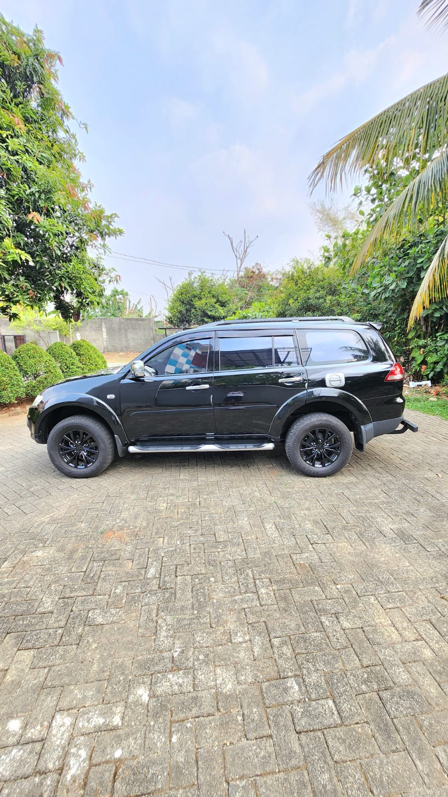 Galeri Mitsubishi Pajero Sport Exceed 4x2 2.5 AT Hitam 15