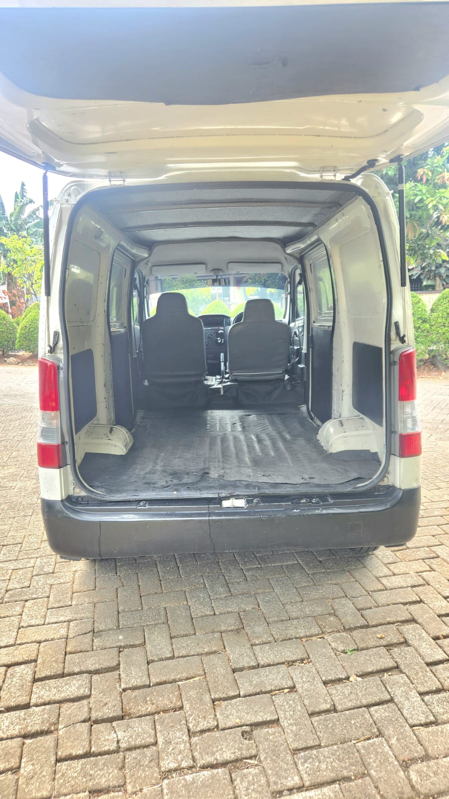 Galeri Daihatsu Gran Max Blind Van AC 1.3 MT 3
