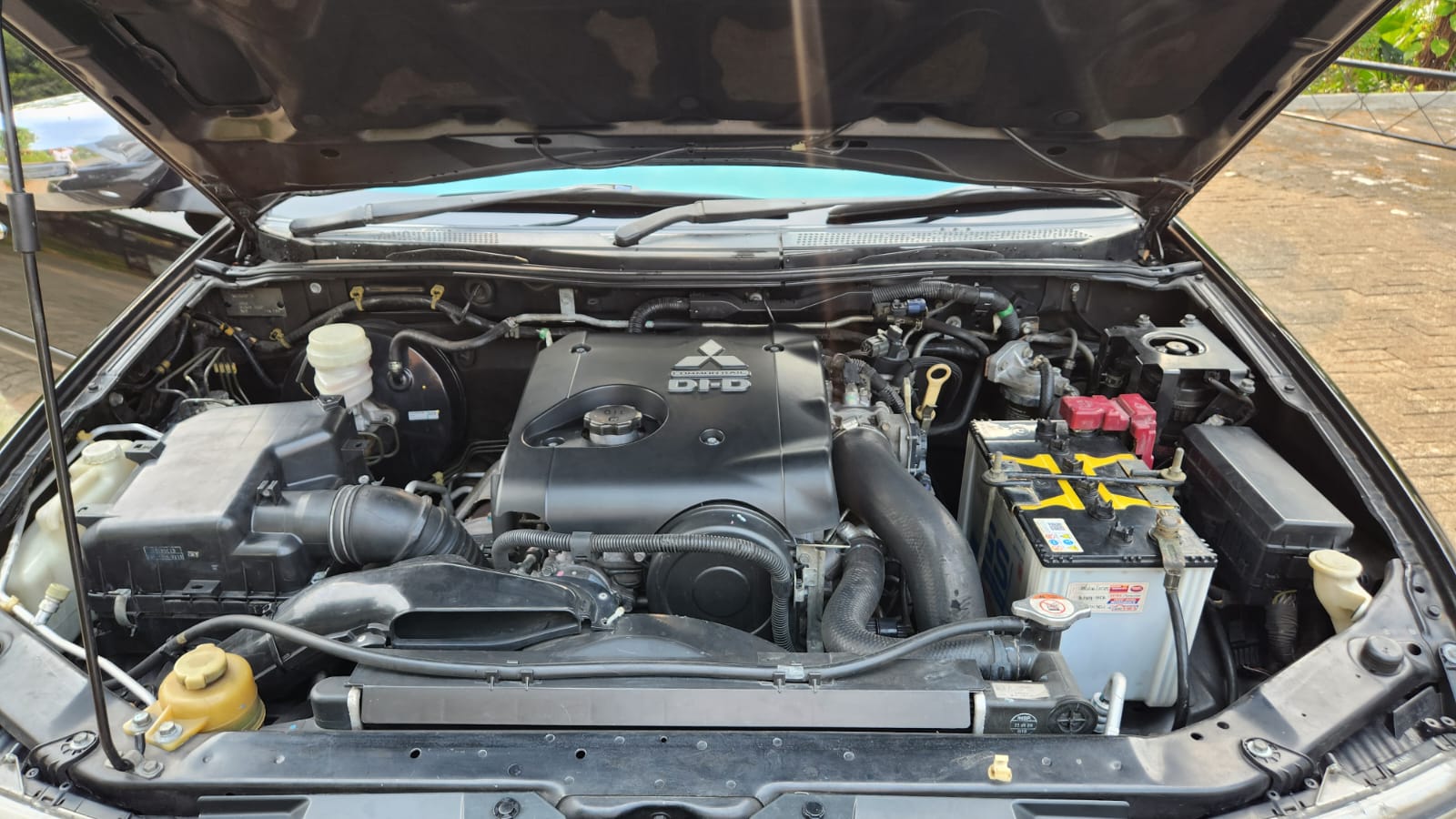 Galeri Mitsubishi Pajero Sport Exceed 4x2 2.5 AT Hitam 2
