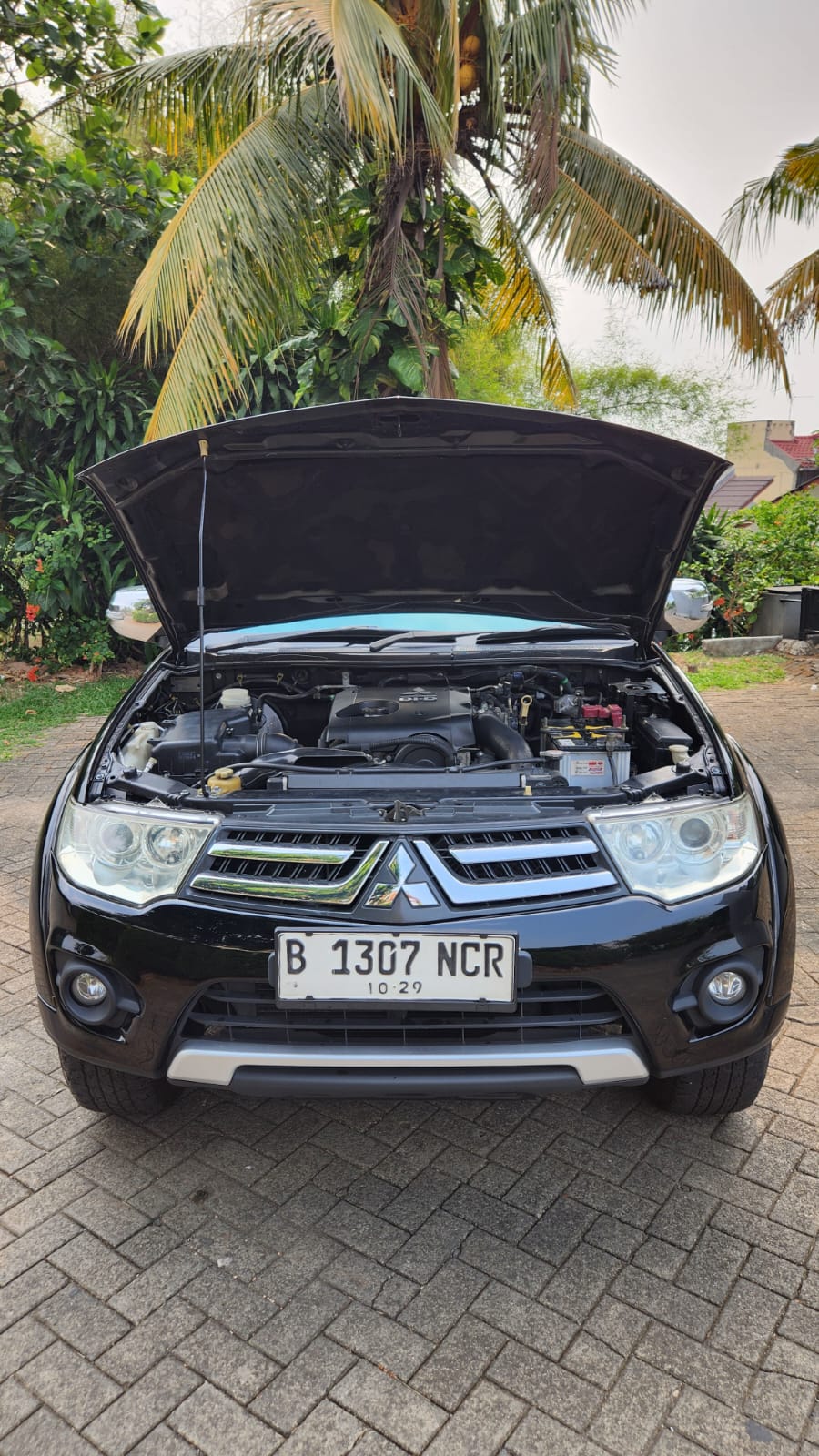 Galeri Mitsubishi Pajero Sport Exceed 4x2 2.5 AT Hitam 4