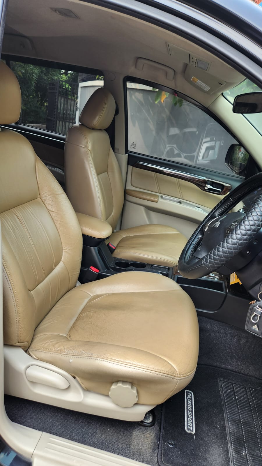 Galeri Mitsubishi Pajero Sport Exceed 4x2 2.5 AT Hitam 5