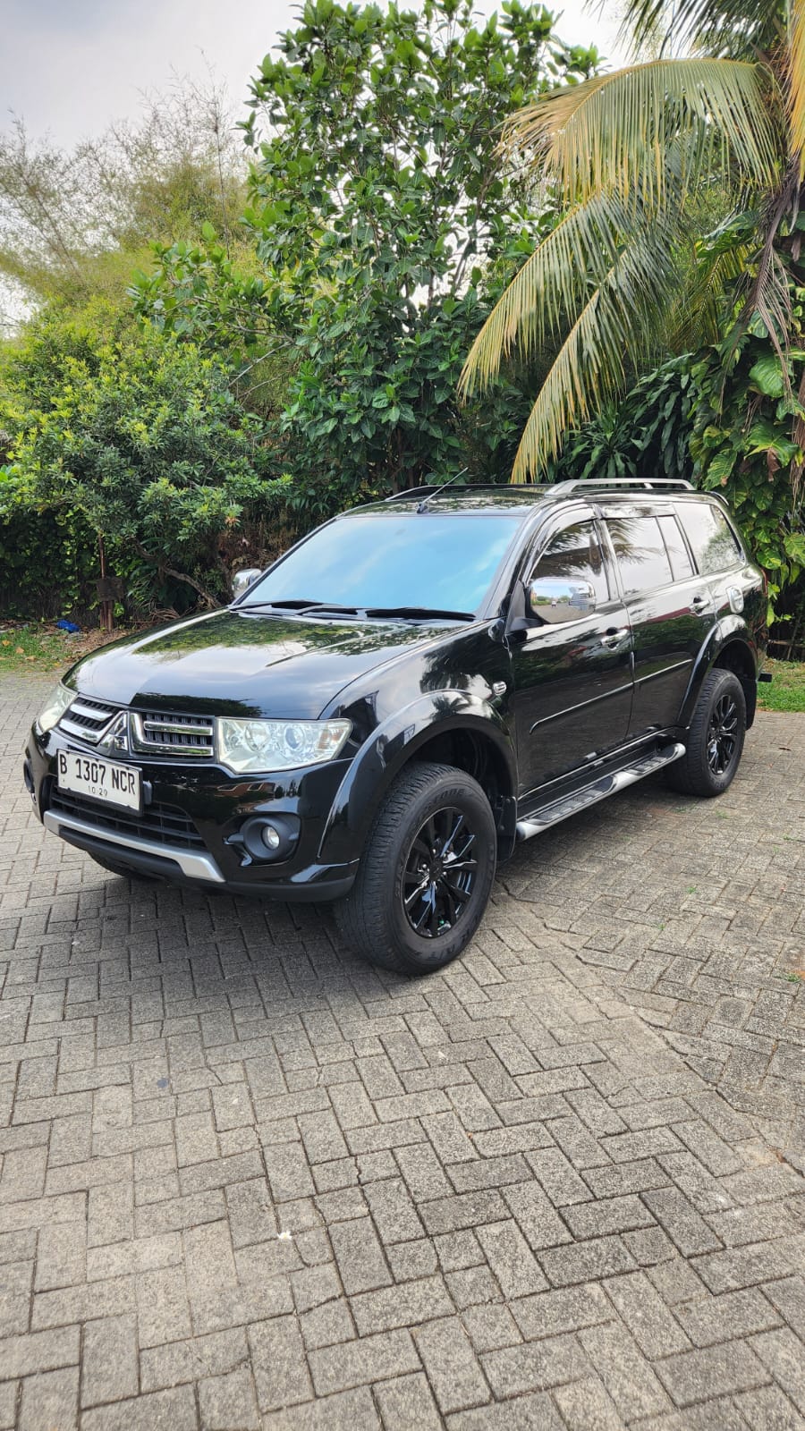 Galeri Mitsubishi Pajero Sport Exceed 4x2 2.5 AT Hitam 16