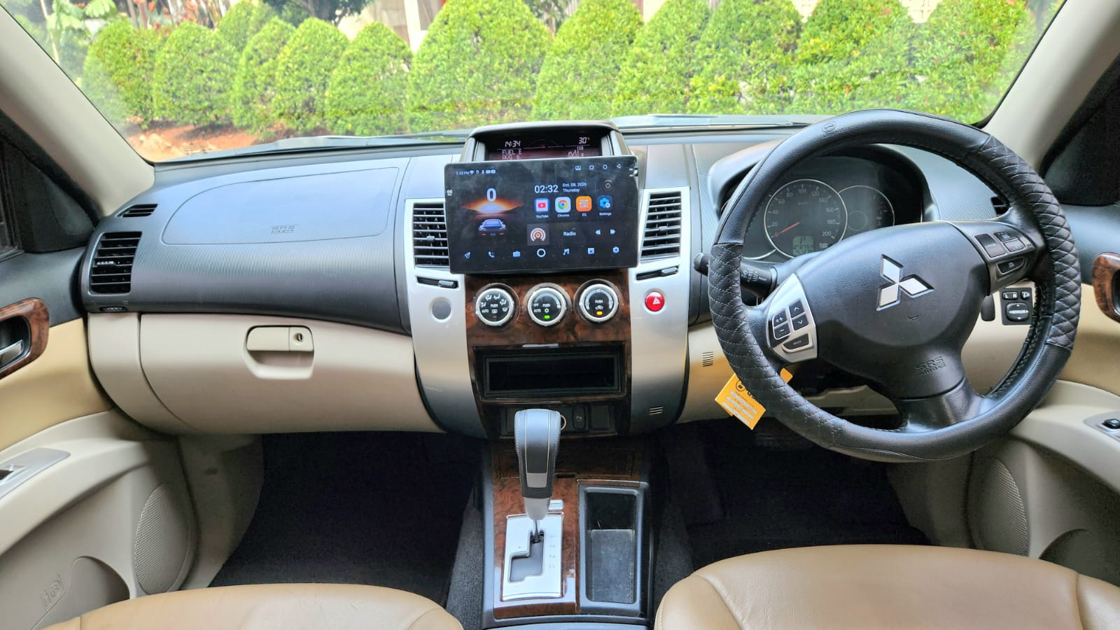 Galeri Mitsubishi Pajero Sport Exceed 4x2 2.5 AT Hitam 3